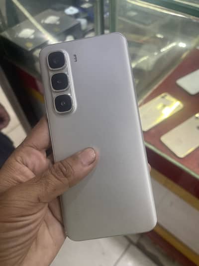 Hot 60 Pro Plus 8gb 256gb with box charger all orignl urjent sale