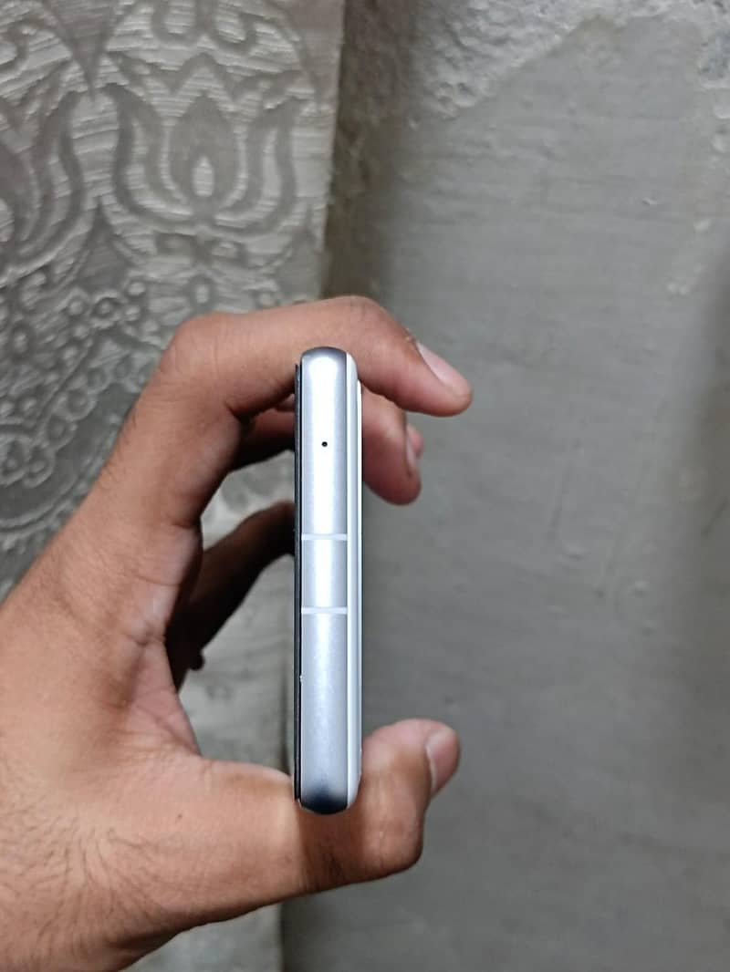Google Pixel 7a 2