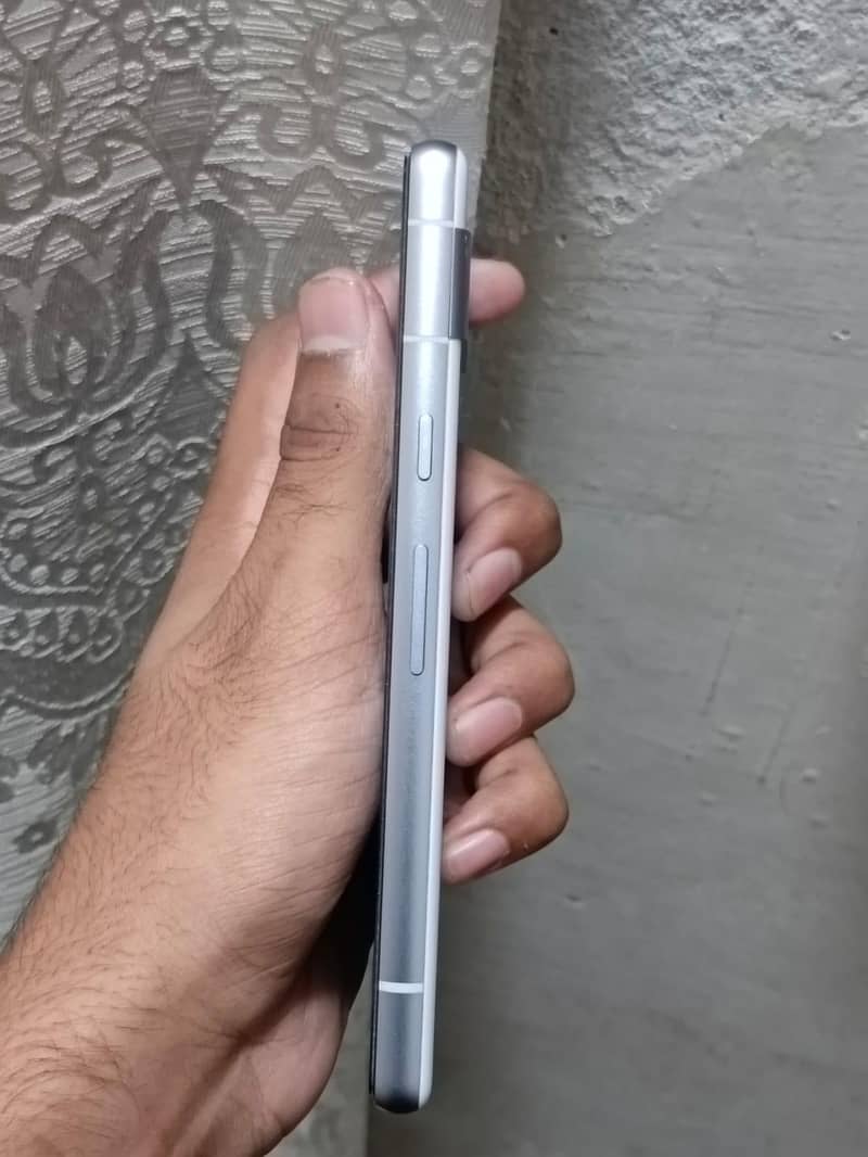 Google Pixel 7a 5