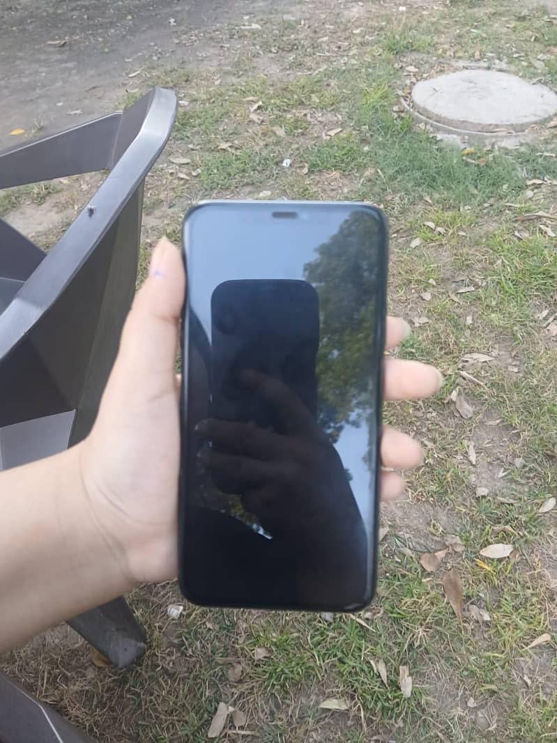 Apple iPhone 11 Pro Max 0