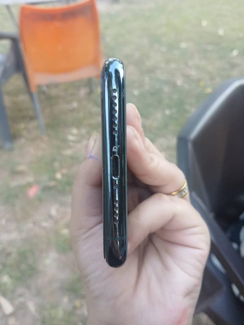 Apple iPhone 11 Pro Max 2