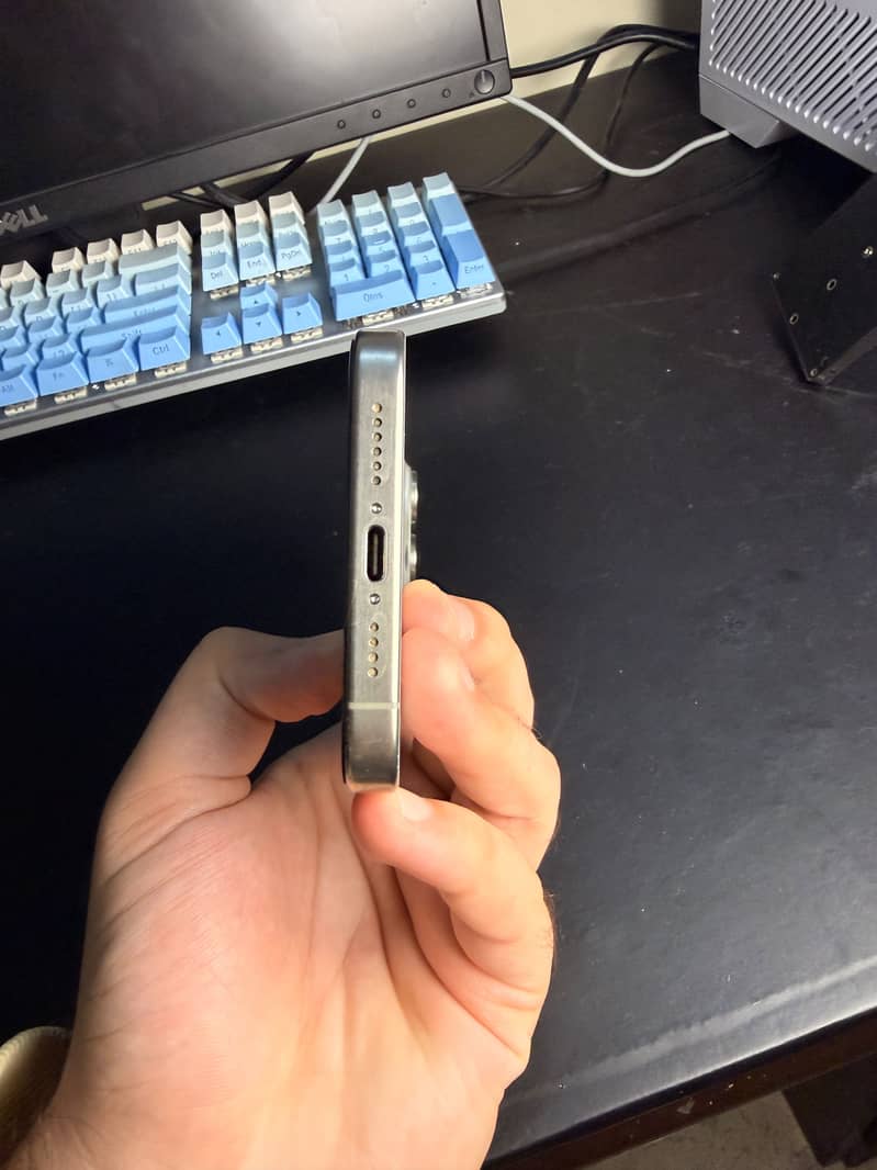 Apple iPhone 15 Pro Max 4