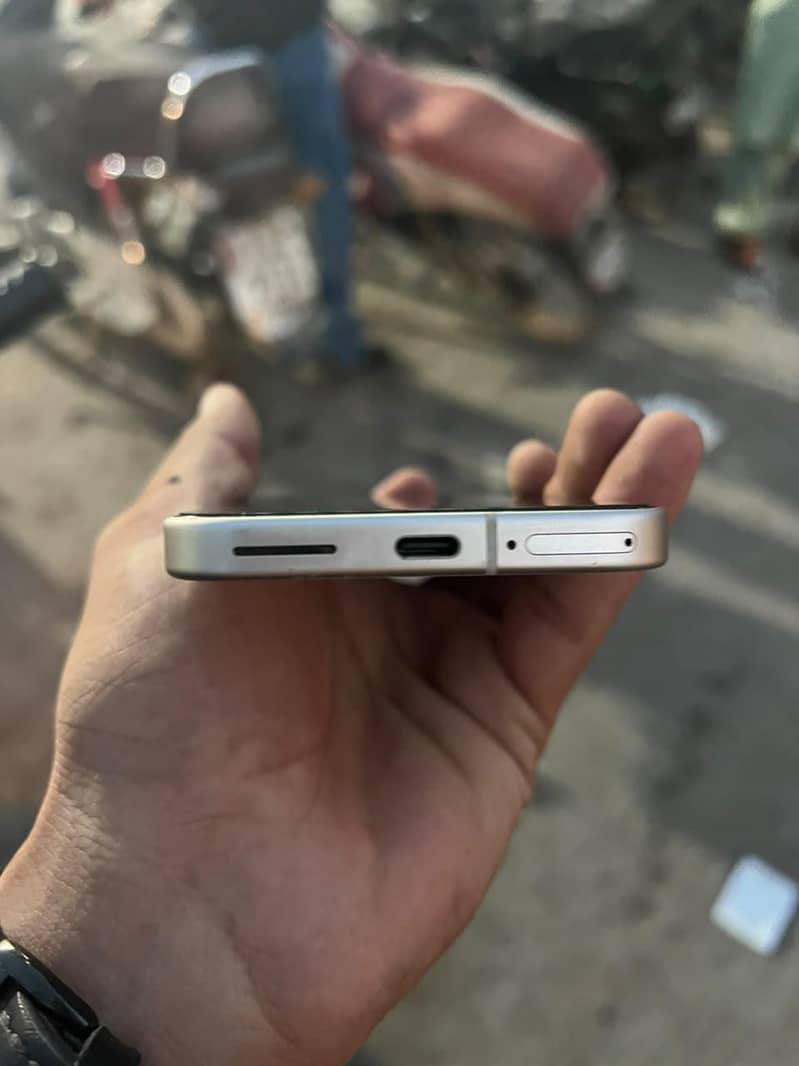 Google Pixel 9 5