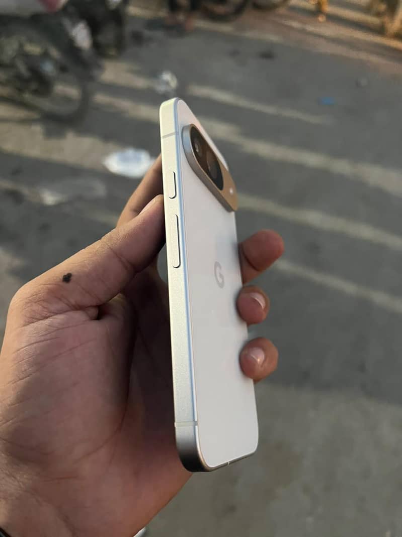 Google Pixel 9 6