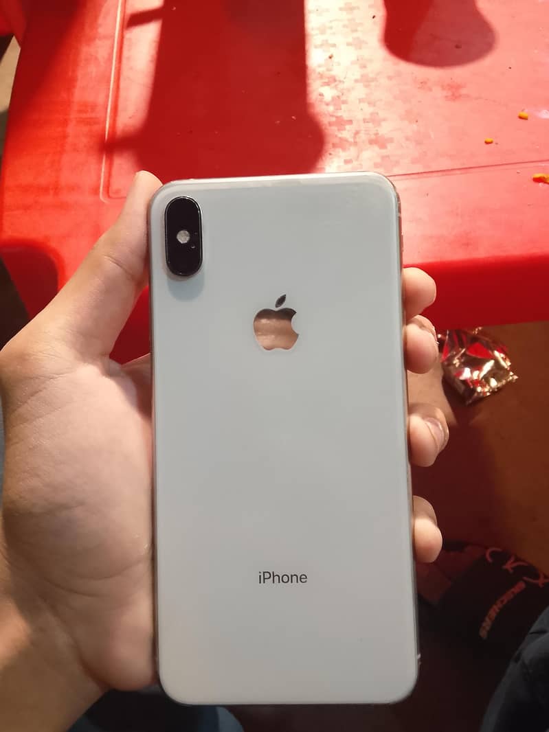 Apple iPhone XS Max 4