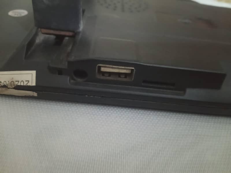 CAR LCD PANEL MP4/MP5 3