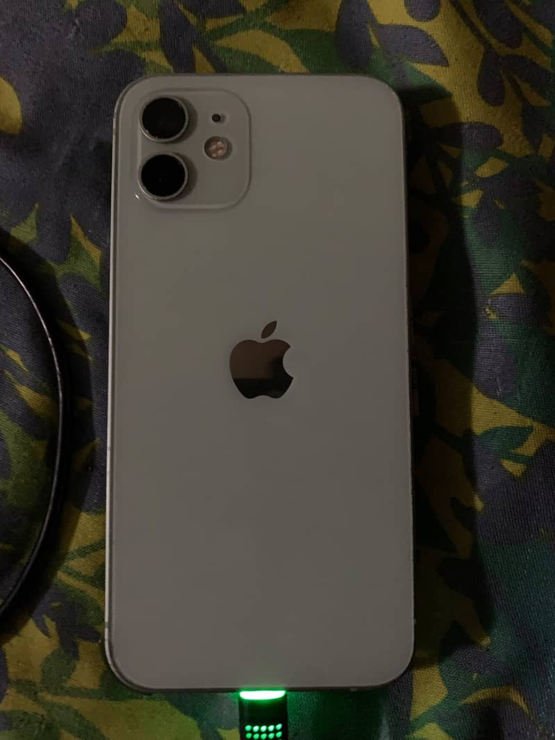 Apple iPhone 12 4