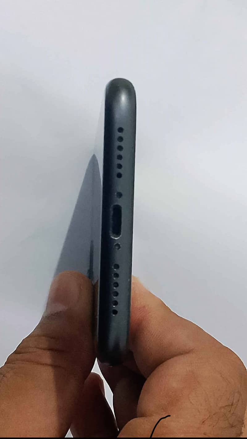 Apple iPhone 11 3