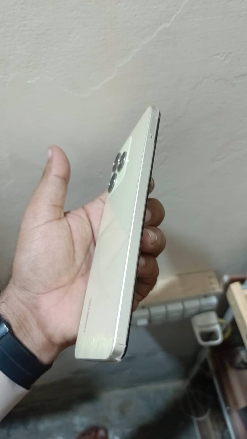 Realme C53 4