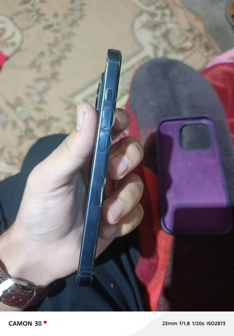 Apple iPhone 15 Pro 3