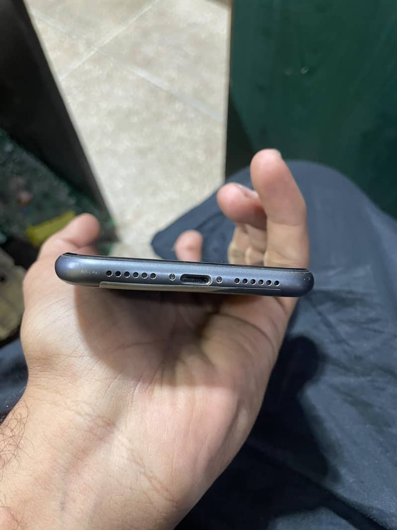 Apple iPhone 11 5