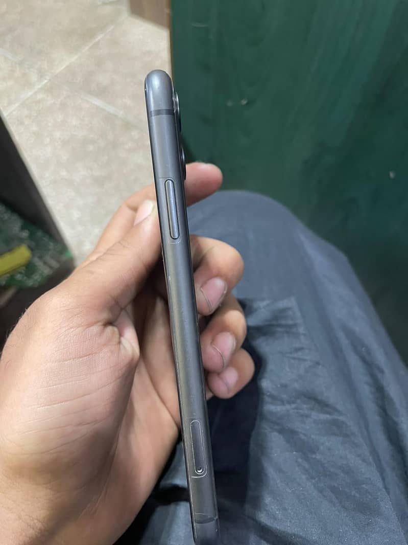 Apple iPhone 11 7