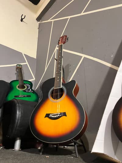 used like new accoustic professional Guitar//GUITARS ERA//03220061612