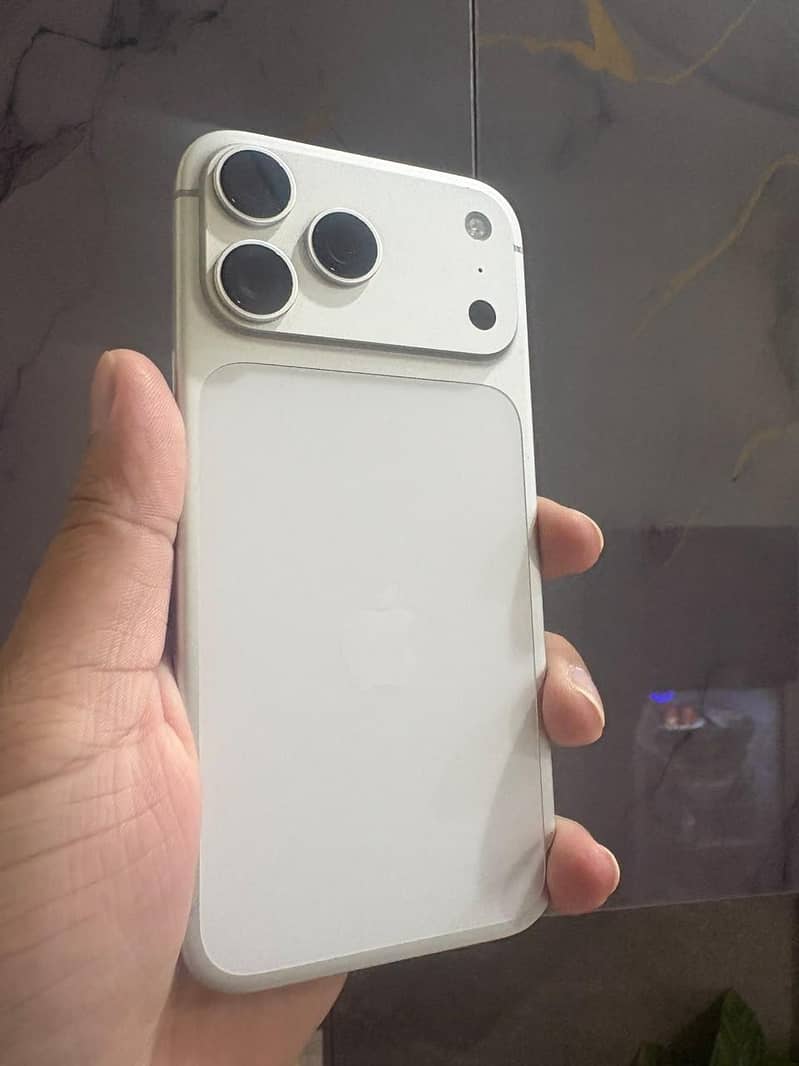Apple iPhone 17 Pro Max 0