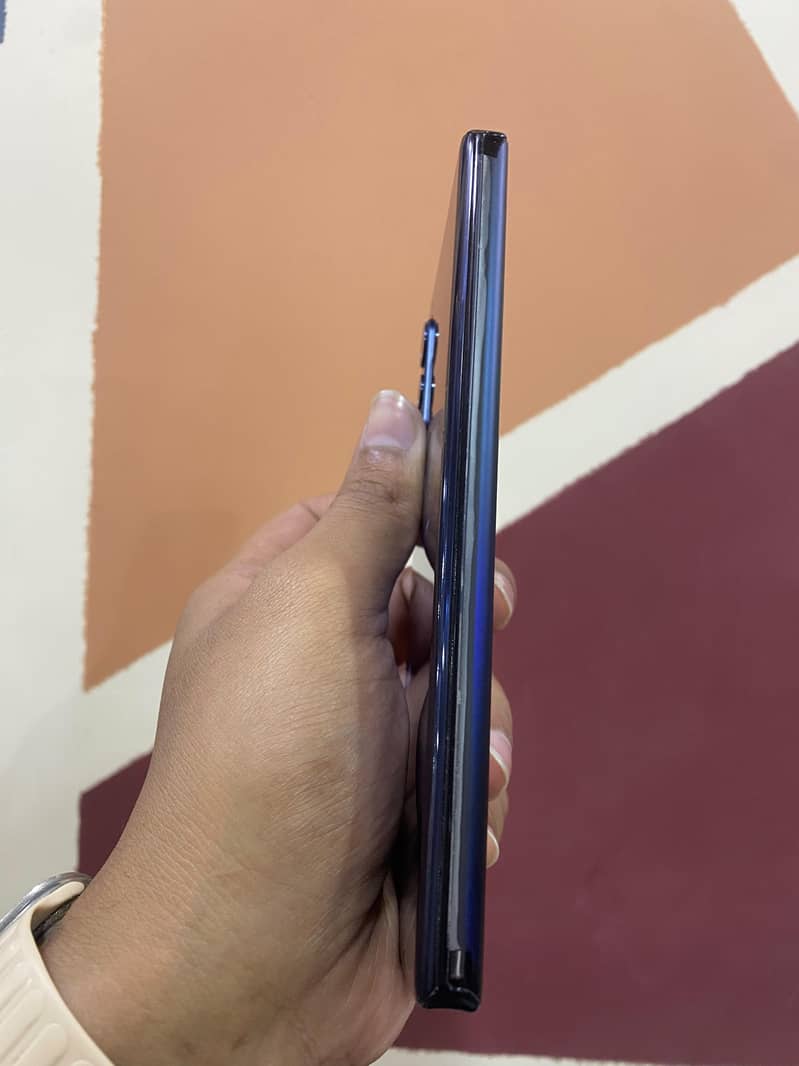 Motorola Edge Plus 6
