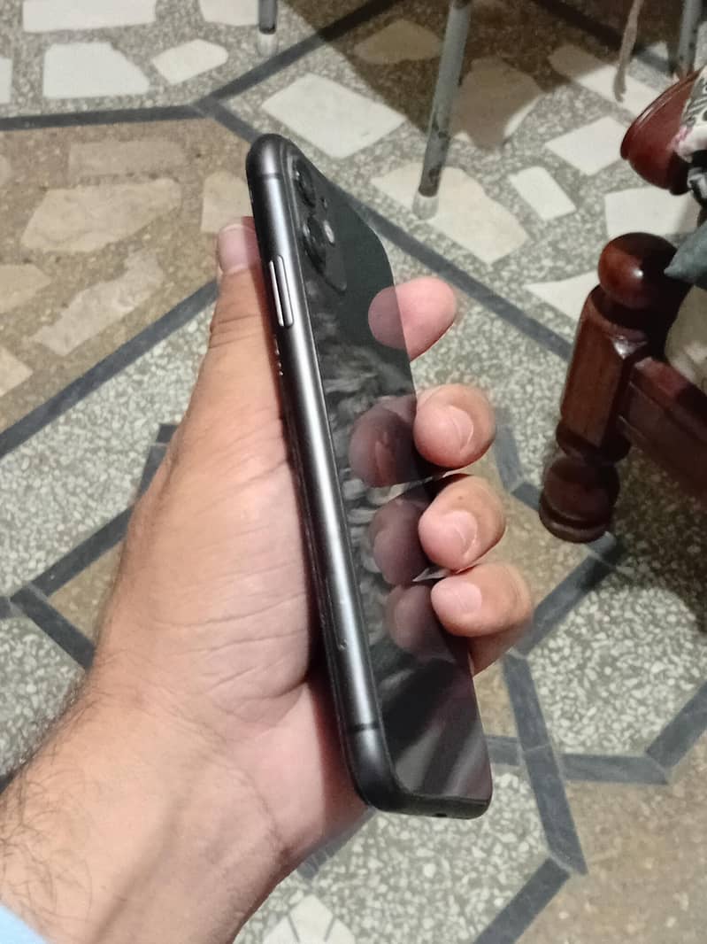 Apple iPhone 11  MDM 12