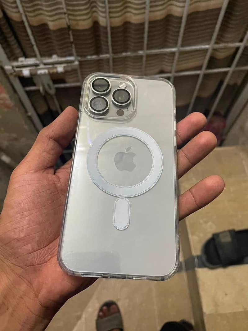 Apple iPhone 15 Pro Max 1