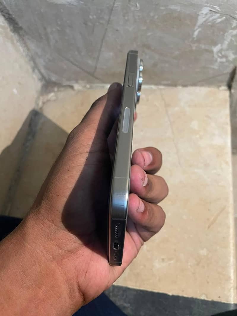 Apple iPhone 15 Pro Max 3
