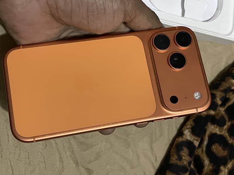 Apple iPhone 17 Pro Max 4