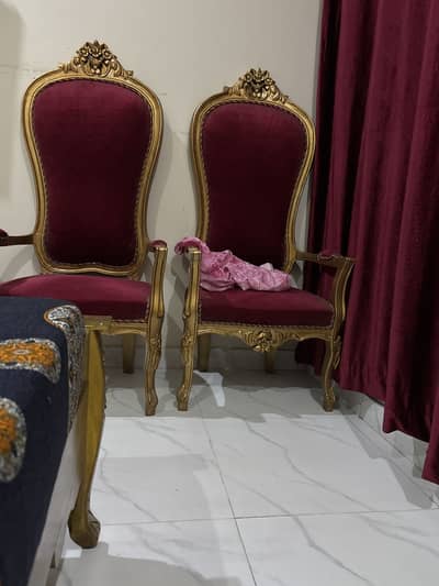 Room chairs coffe table