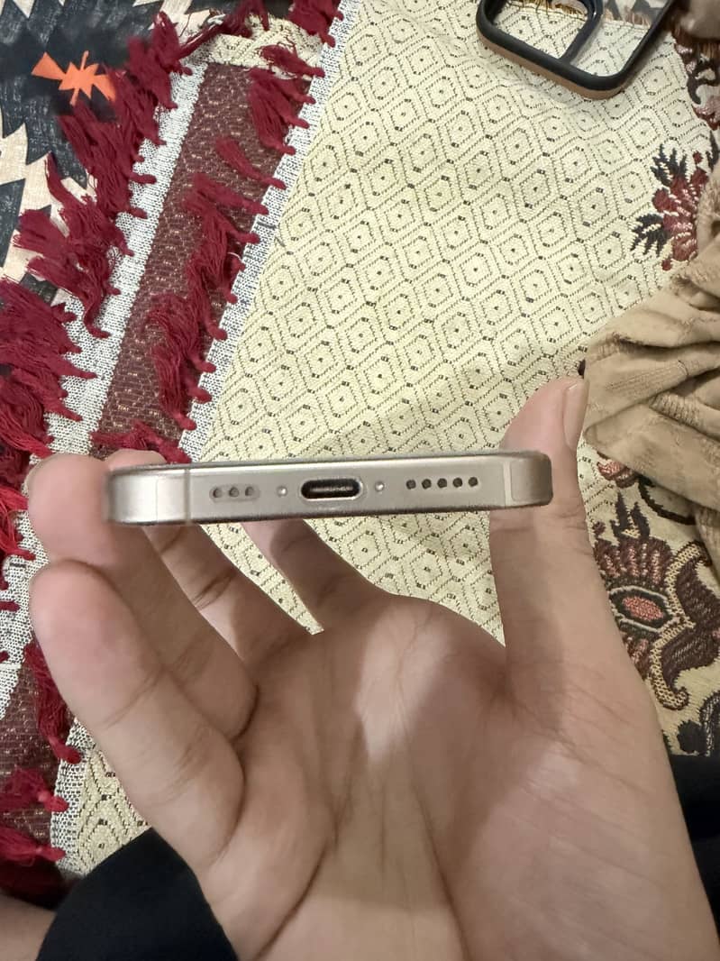 Apple iPhone 16 Pro 4