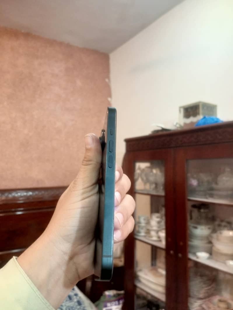 Apple iPhone 14 3