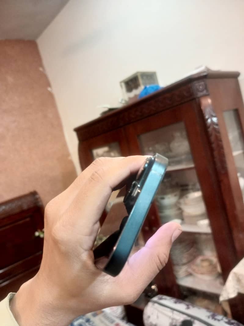 Apple iPhone 14 7