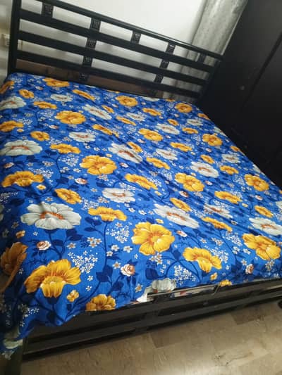 Iron rod queens bed