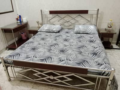 iron bed good condition