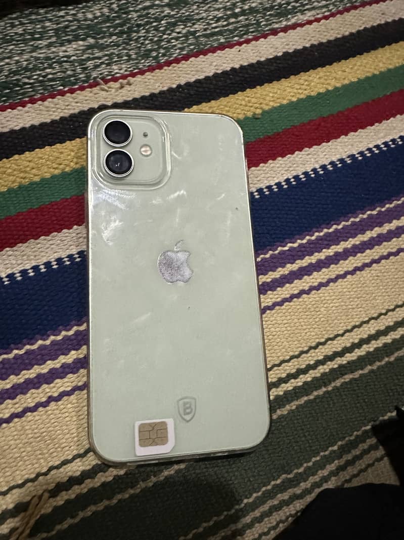 Apple iPhone 12 4