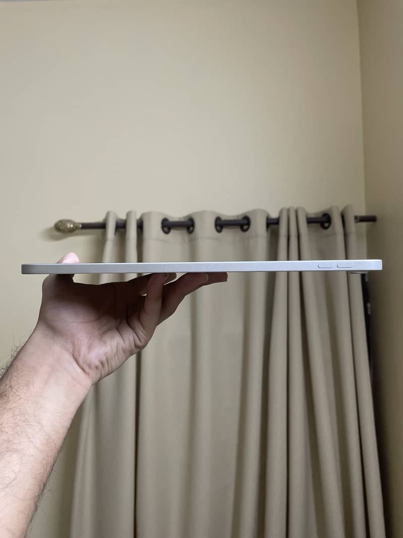 IPAD 10 gen with box 3
