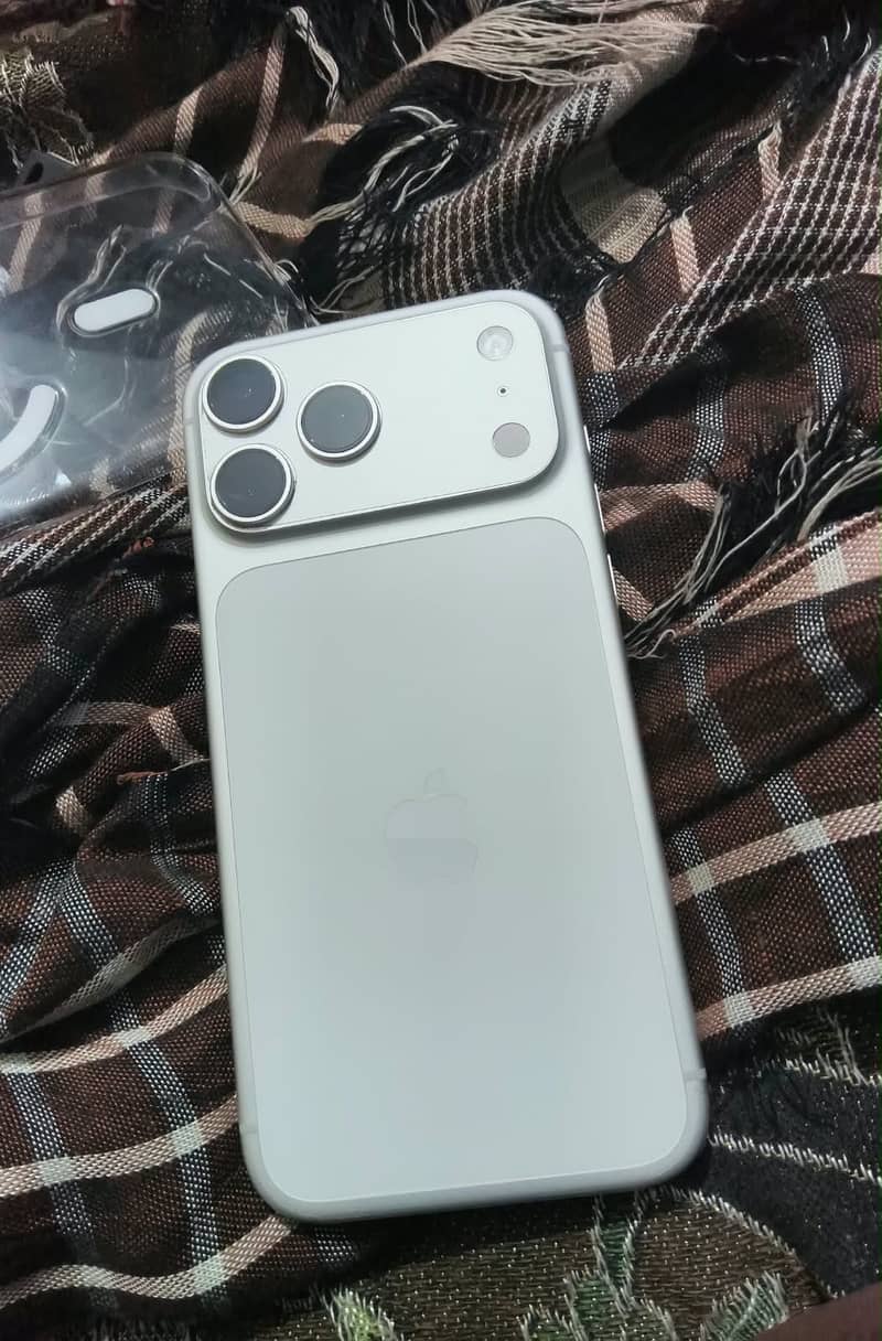 Apple iPhone 17 Pro Max 0