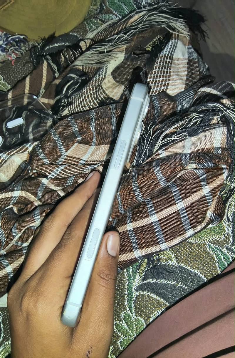 Apple iPhone 17 Pro Max 4