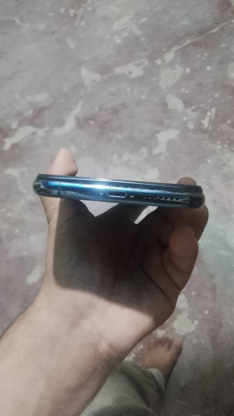 Apple iPhone 11 Pro Max 4