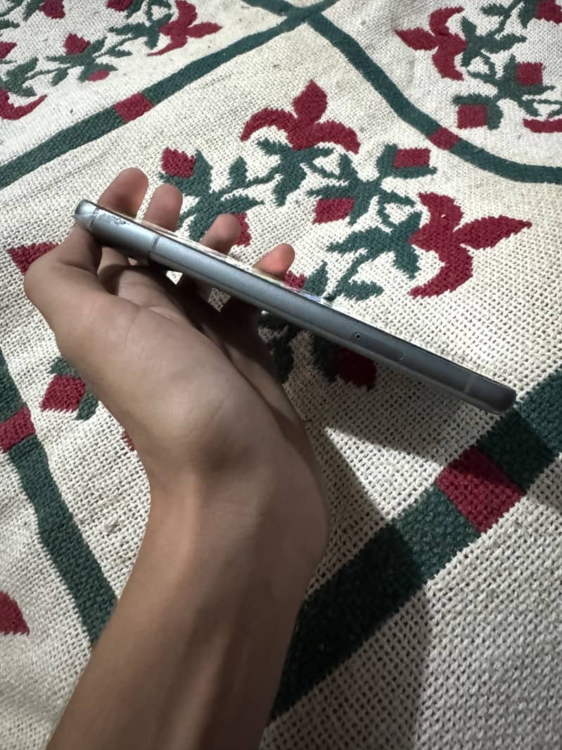 Google Pixel 8 4