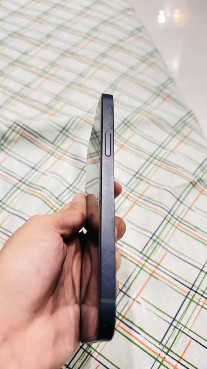 Apple iPhone 12 3