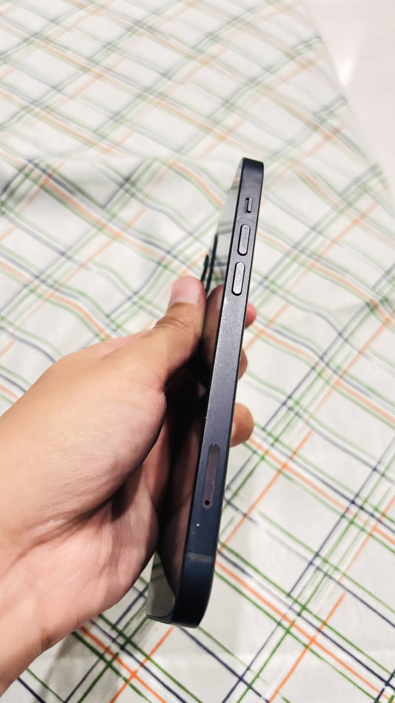 Apple iPhone 12 6