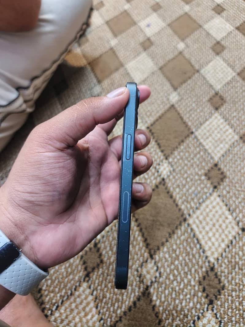 Apple iPhone 13 4