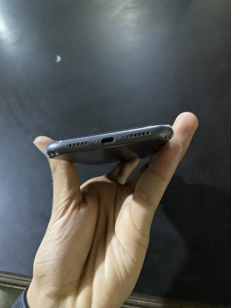 Apple iPhone 11 3