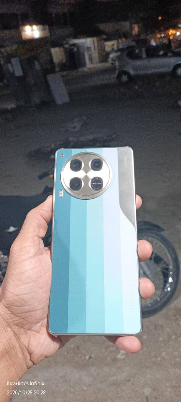 Tecno CAMON 30 1