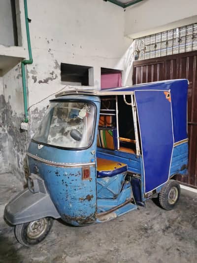 2 stock Vespa Rickshaw