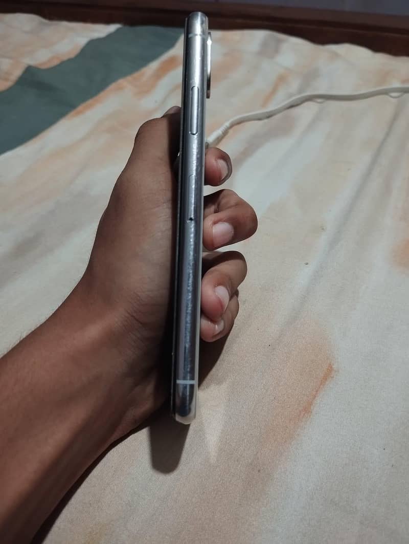 Apple iPhone X 3