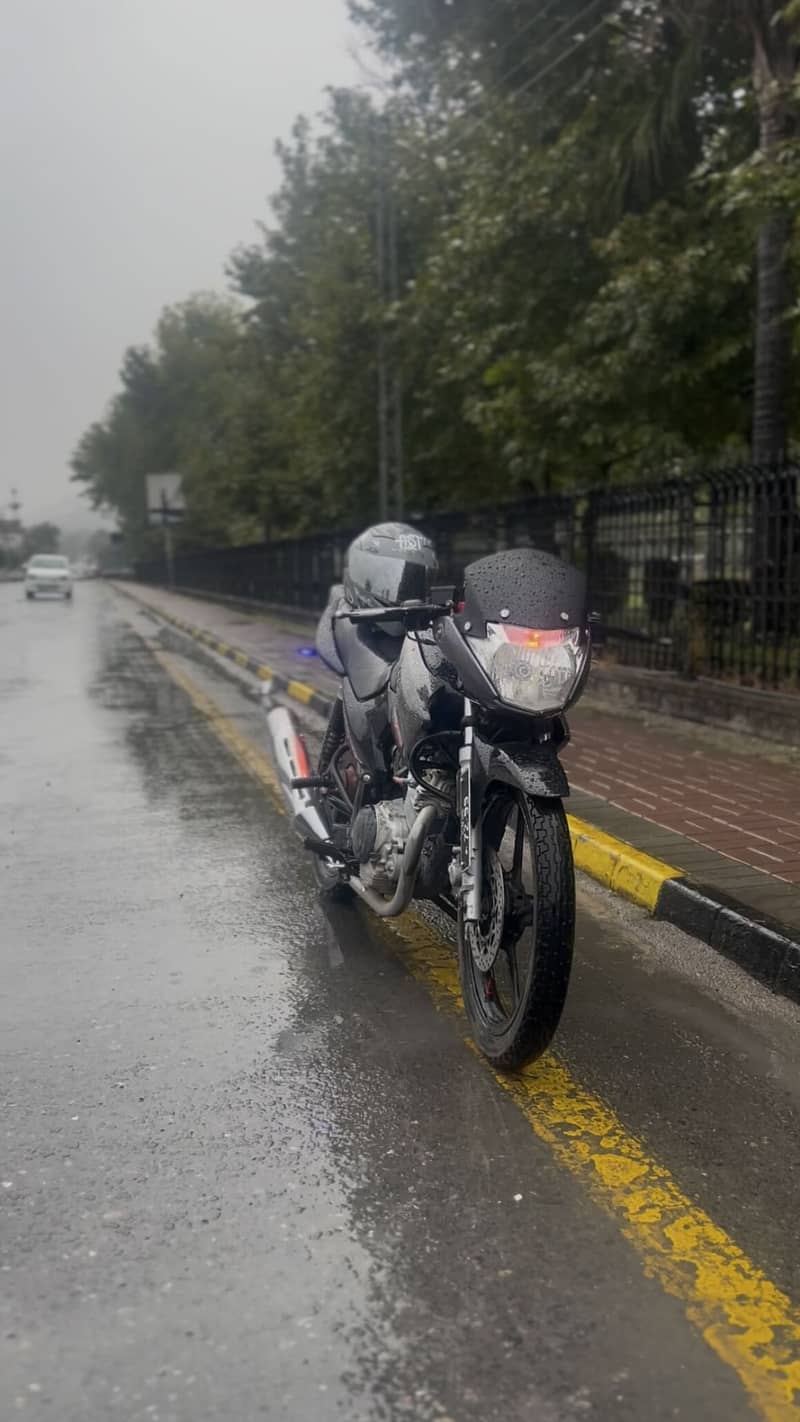 YBR 125 1
