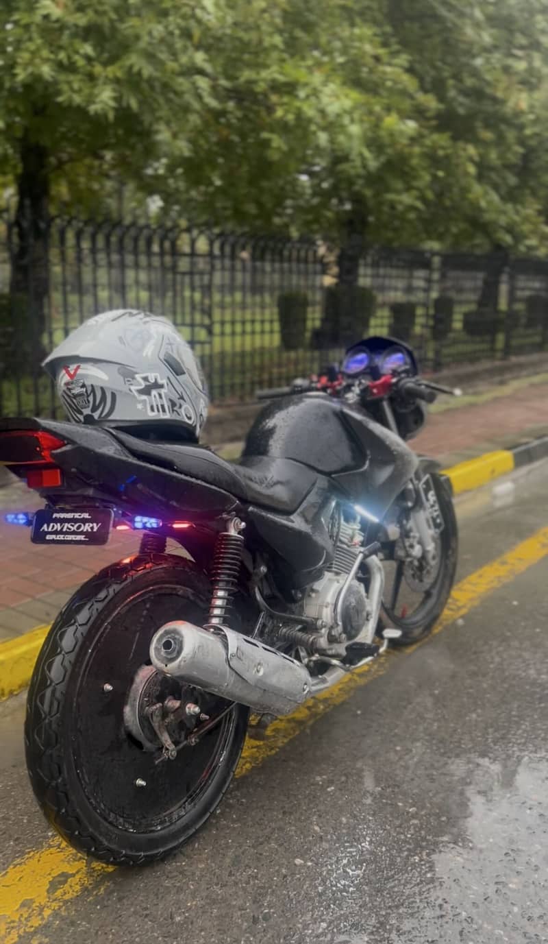 YBR 125 2