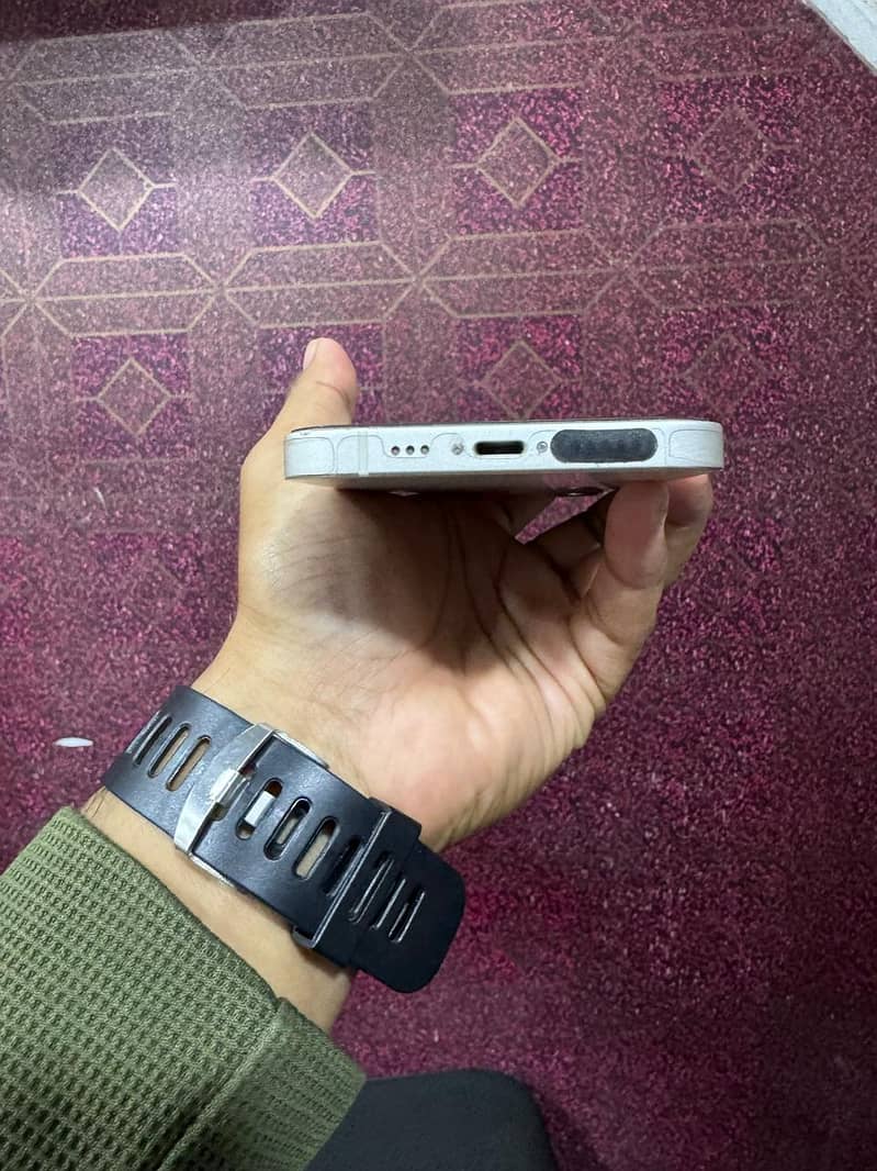 Apple iPhone 12 4