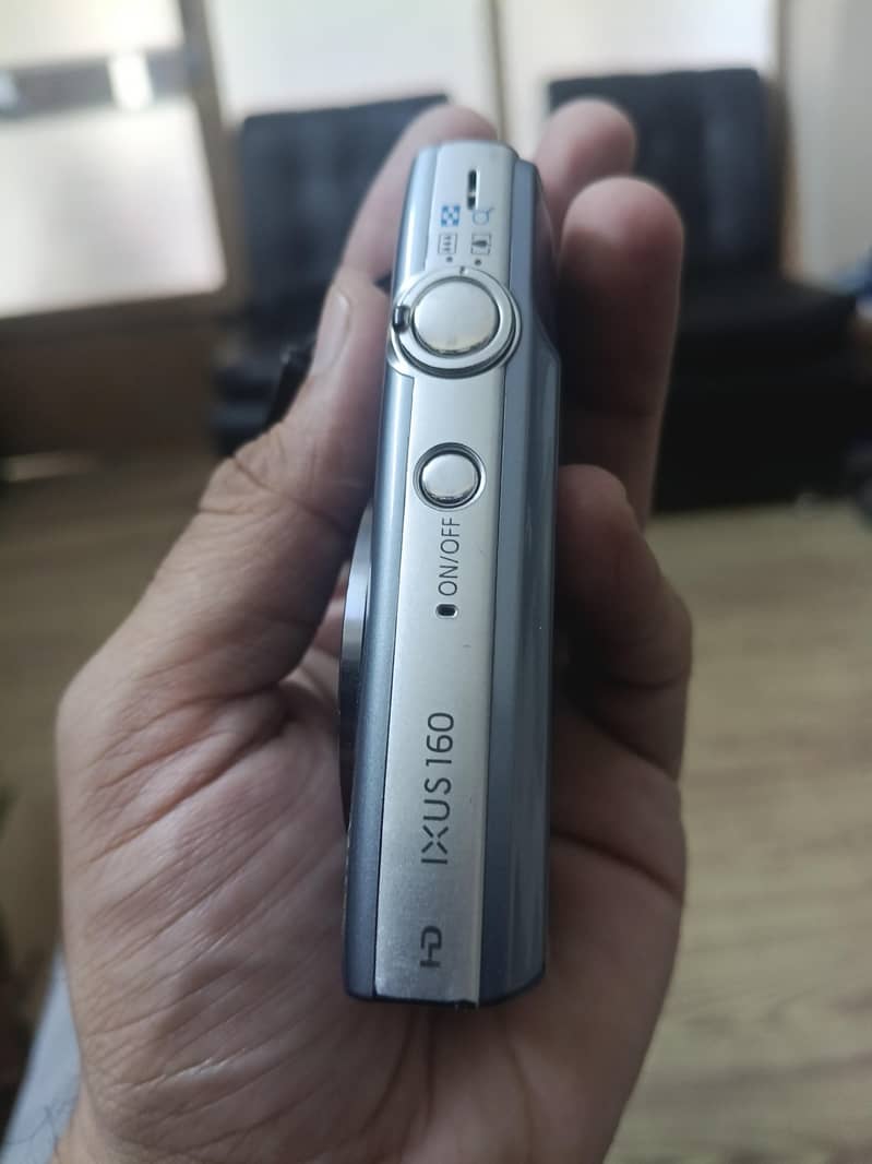 Canon IXUS 20 MEGA PIXELS Digital Camera 2