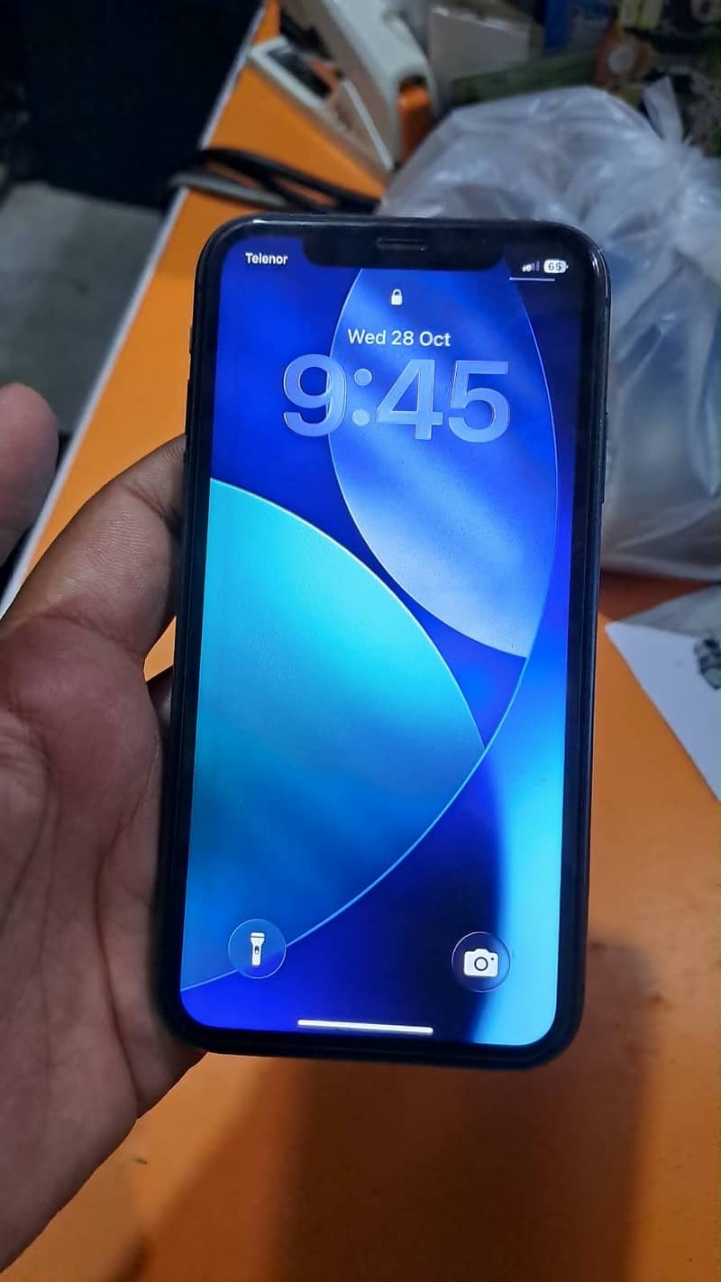 Apple iPhone 11 4
