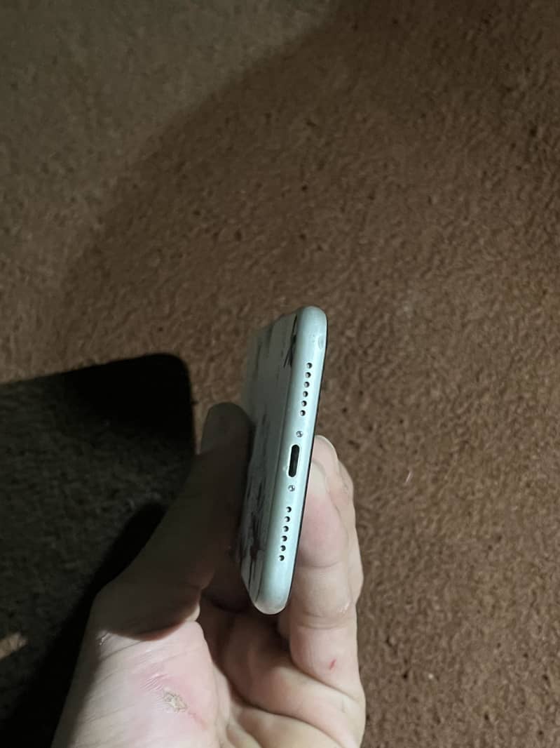 Apple iPhone 11 3