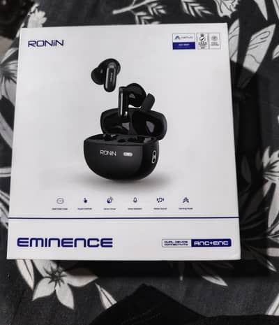 Ronin Eminence Earbuds – Black, Box & Accessories