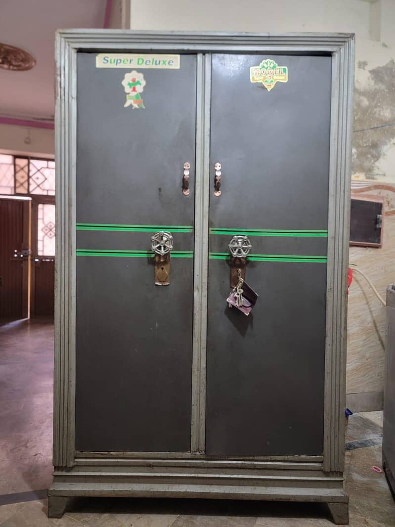 iron wardrobe 0